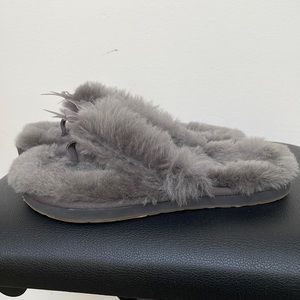 NWOT  UGG Fluff Flip slippers | Gray | Size 36/37 or 4 for big kids